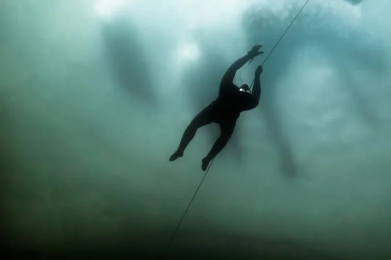How Deep Can Humans Dive Before Being Crushed By Pressure? Diving to the Limit