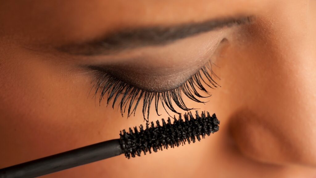 Is Eyelash Curling Safe for Your Lashes
