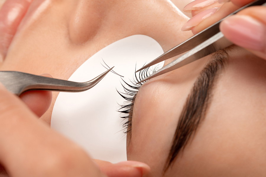 What Is The Process of Eyelash Curling
